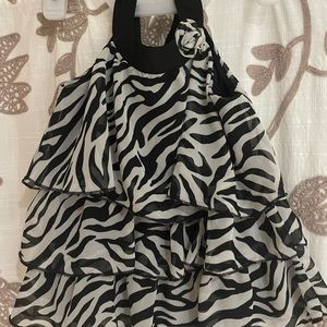 🍄2 beautiful little girl size 5 blouses. 100% polyester.🍁